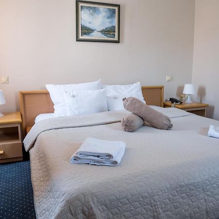 Garni Hotel Panorama Lux นิส ภายนอก รูปภาพ
