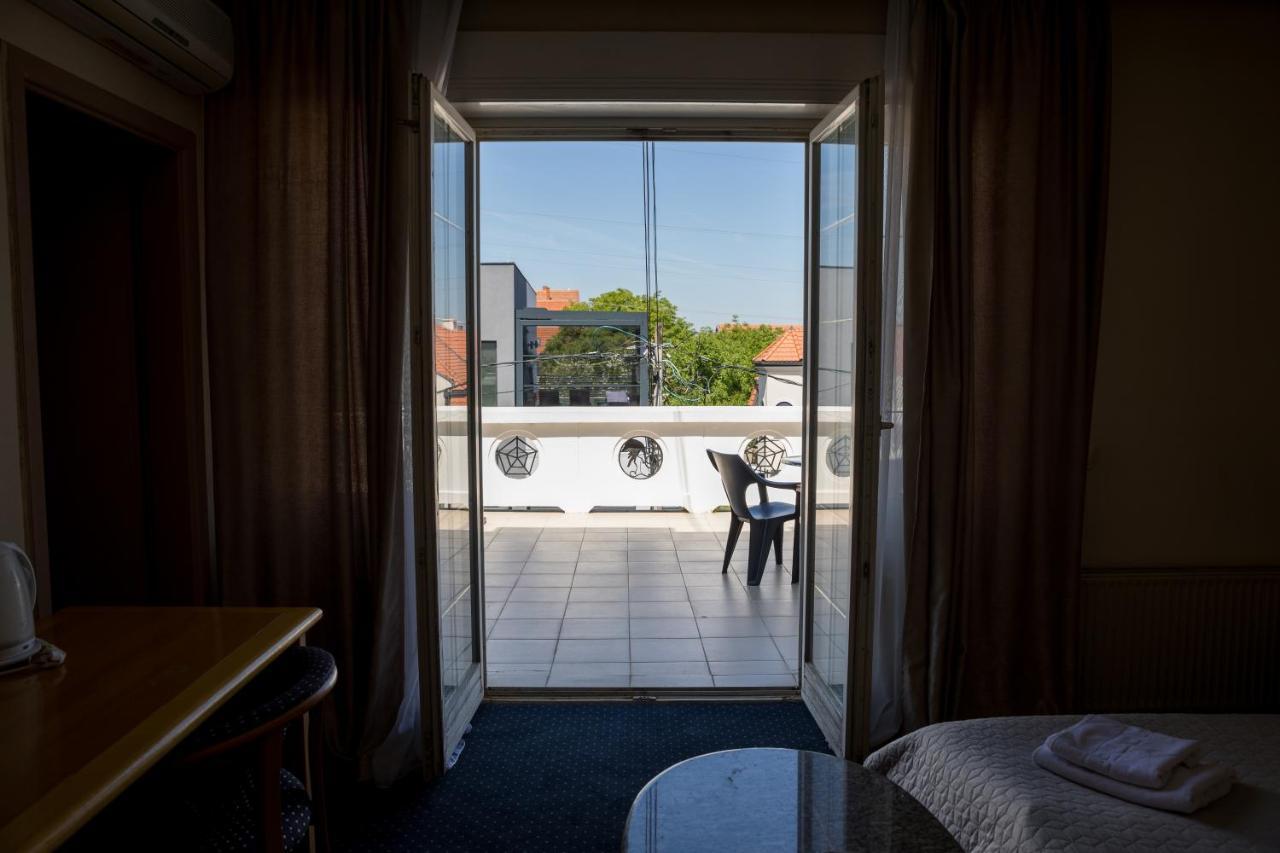 Garni Hotel Panorama Lux นิส ภายนอก รูปภาพ