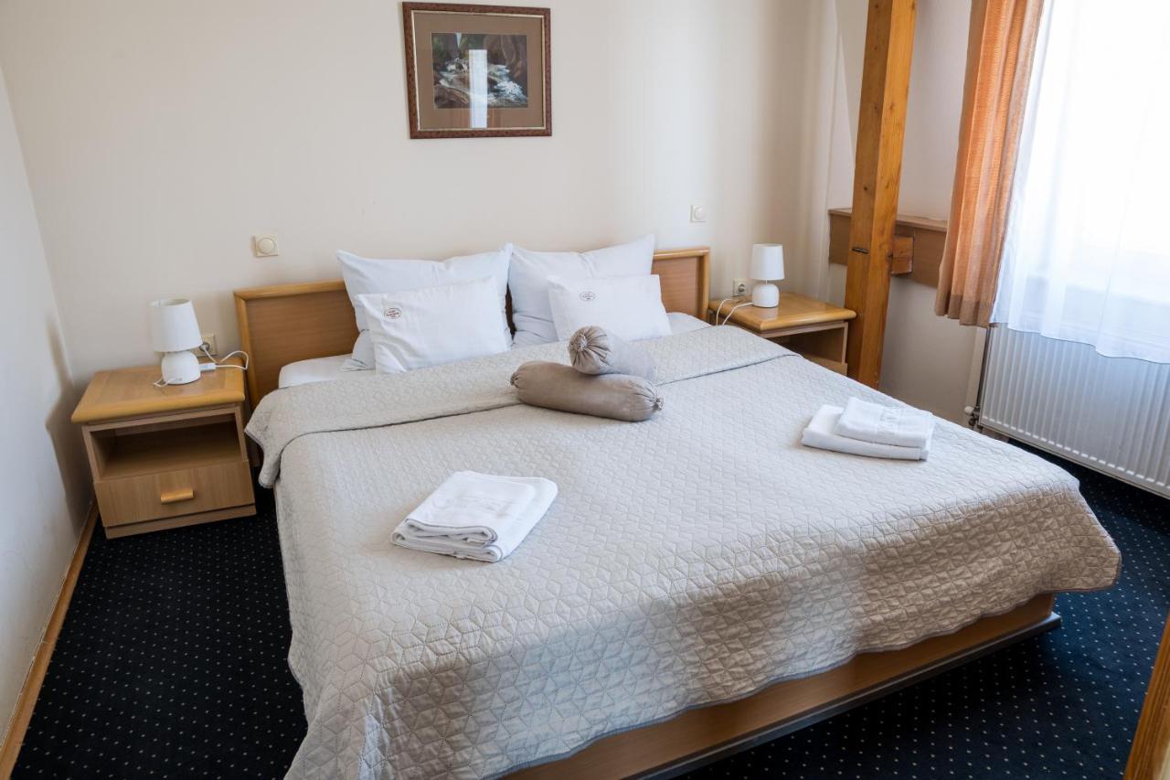 Garni Hotel Panorama Lux นิส ภายนอก รูปภาพ