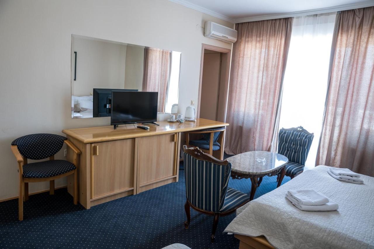 Garni Hotel Panorama Lux นิส ภายนอก รูปภาพ