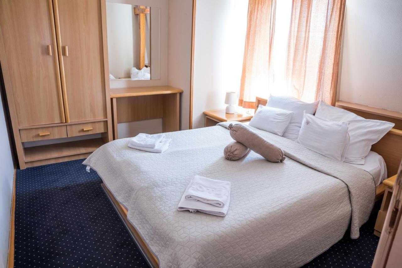 Garni Hotel Panorama Lux นิส ภายนอก รูปภาพ
