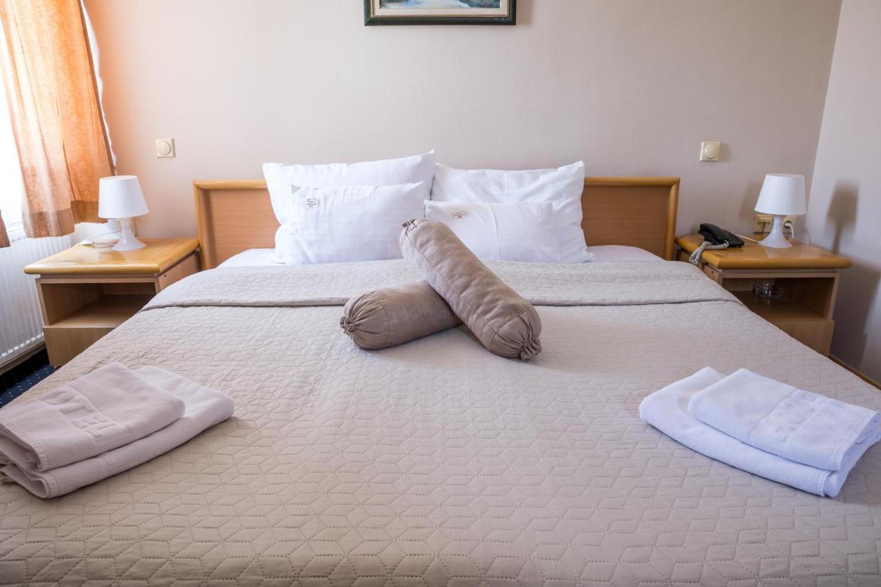 Garni Hotel Panorama Lux นิส ภายนอก รูปภาพ