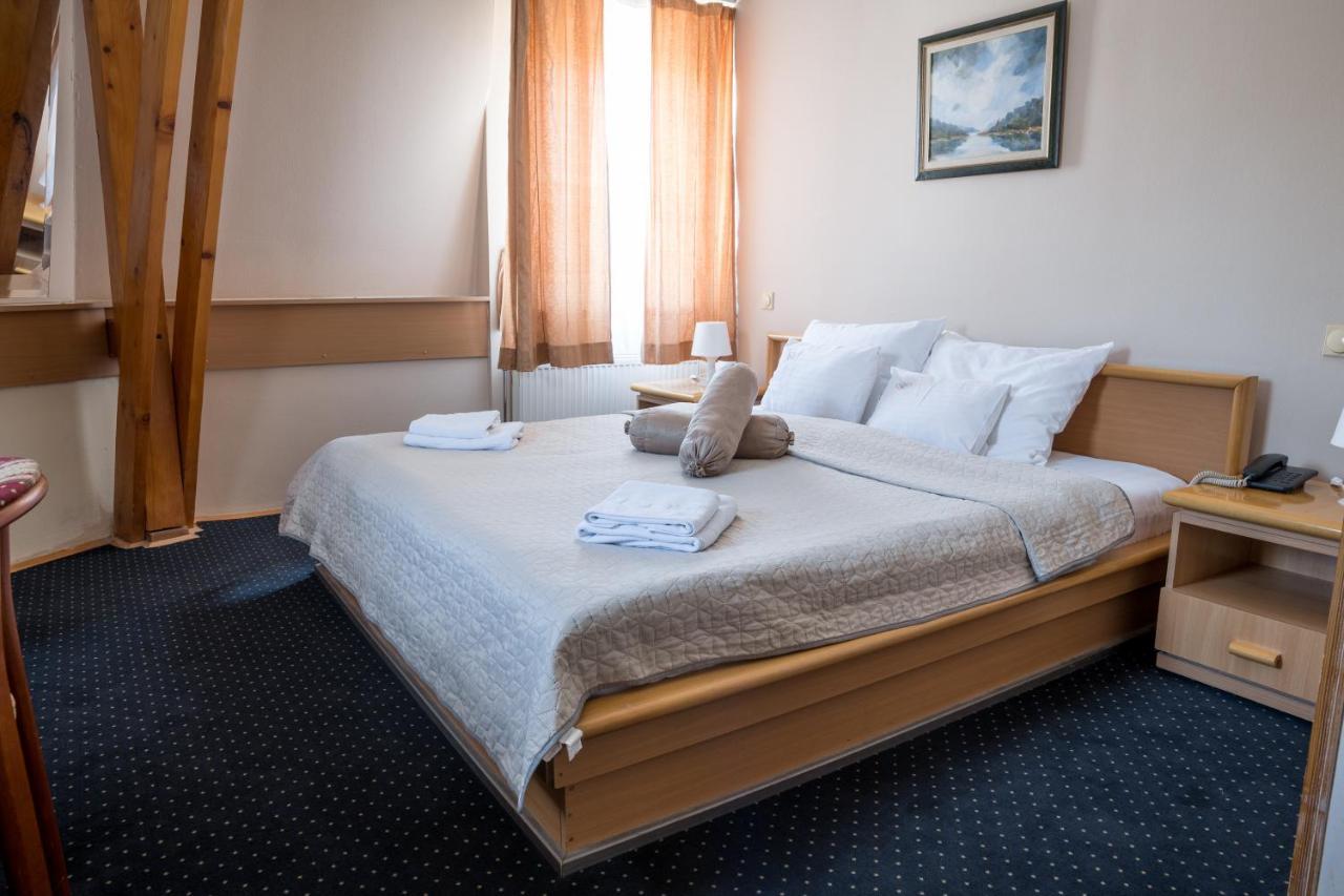 Garni Hotel Panorama Lux นิส ภายนอก รูปภาพ