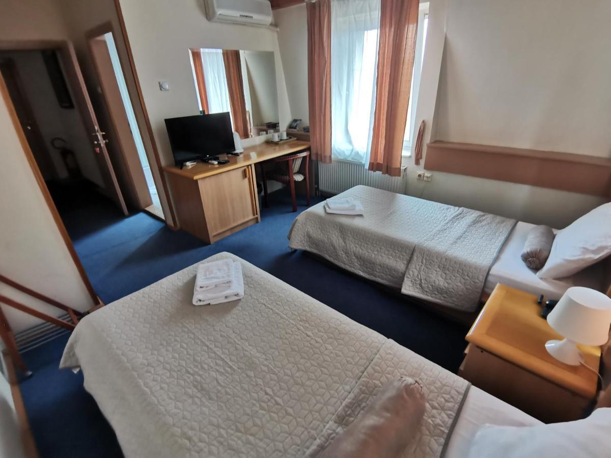 Garni Hotel Panorama Lux นิส ภายนอก รูปภาพ