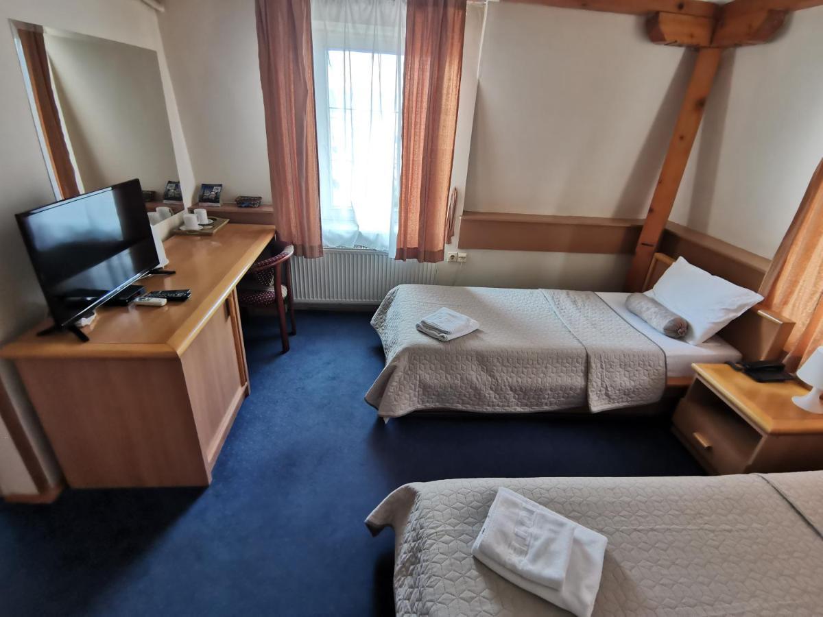 Garni Hotel Panorama Lux นิส ภายนอก รูปภาพ