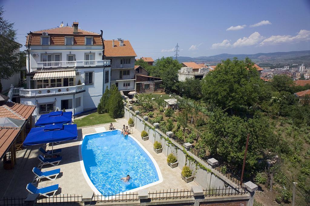 Garni Hotel Panorama Lux นิส ภายนอก รูปภาพ