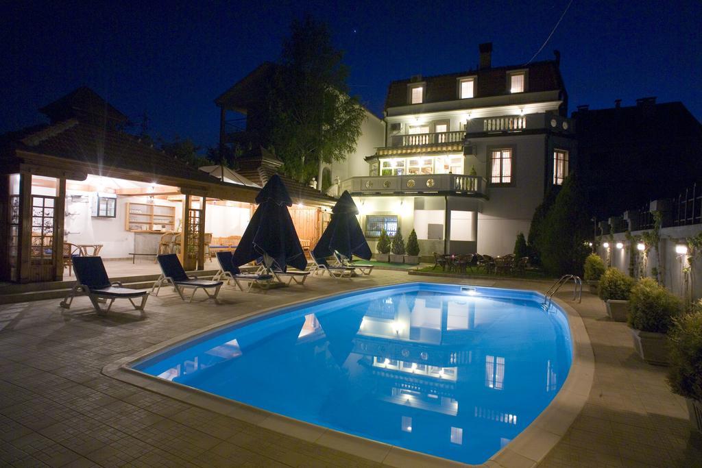 Garni Hotel Panorama Lux นิส ภายนอก รูปภาพ