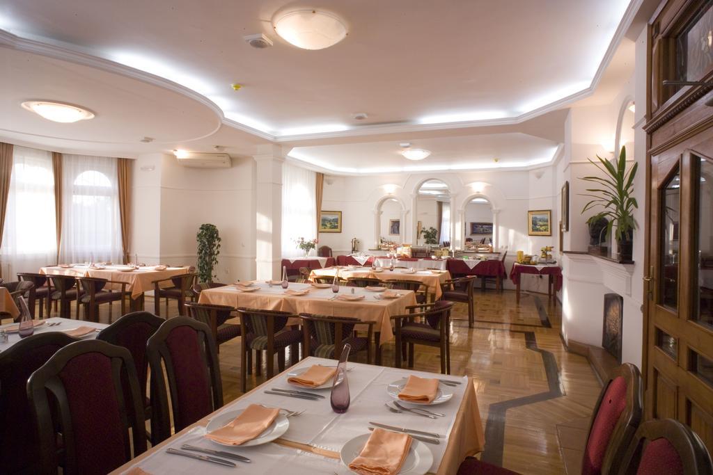 Garni Hotel Panorama Lux นิส ภายนอก รูปภาพ