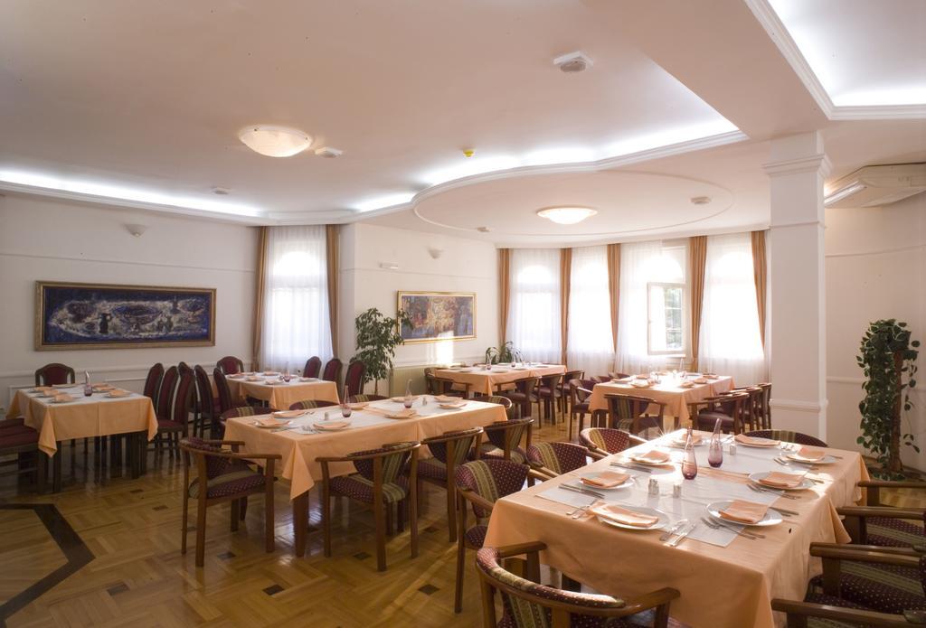 Garni Hotel Panorama Lux นิส ภายนอก รูปภาพ