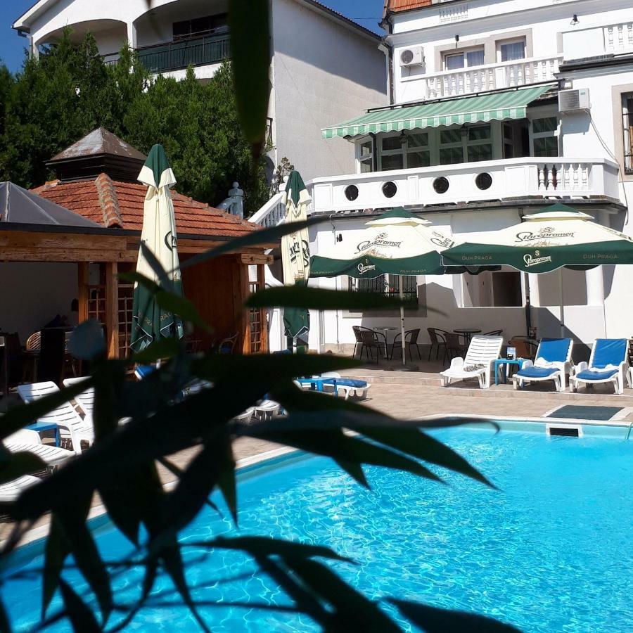 Garni Hotel Panorama Lux นิส ภายนอก รูปภาพ