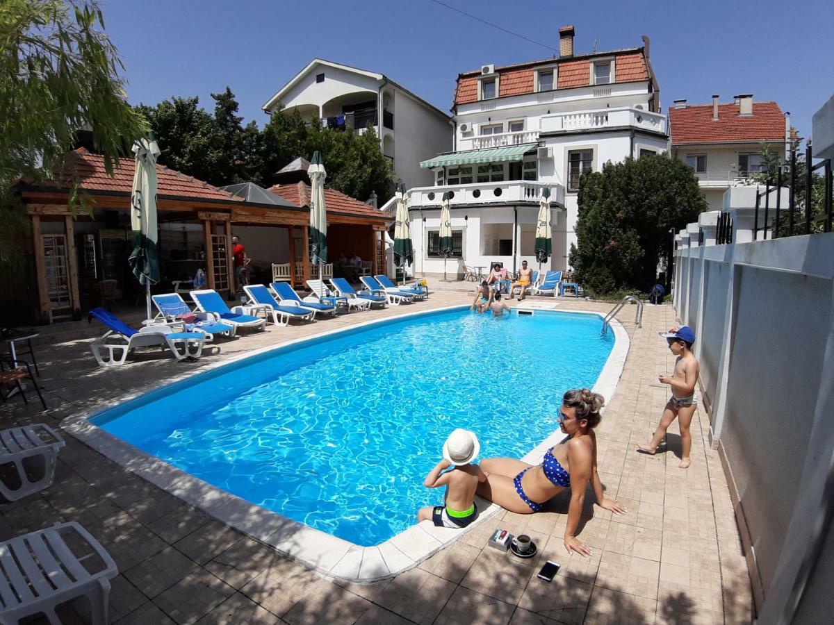 Garni Hotel Panorama Lux นิส ภายนอก รูปภาพ